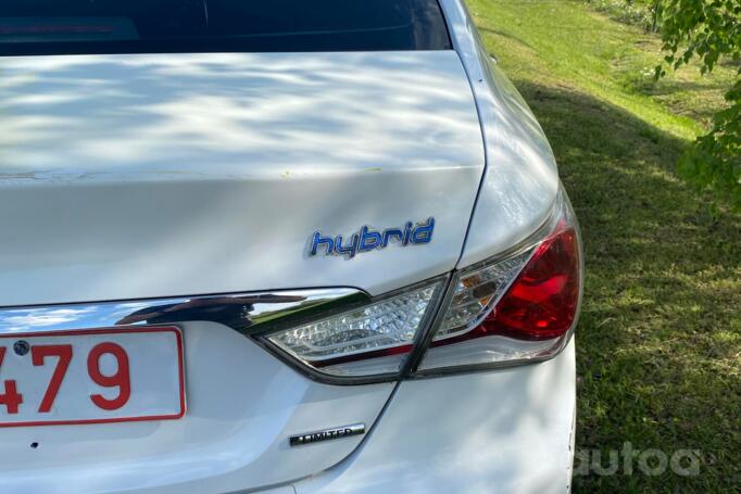 Hyundai Sonata YF Hybrid Sedan 4-doors