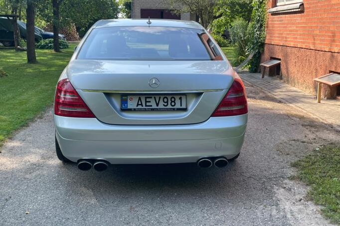 Mercedes-Benz S-Class W221 Sedan