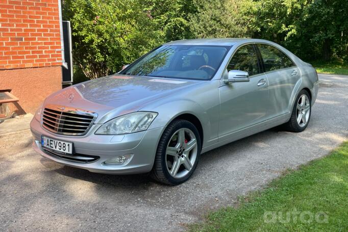 Mercedes-Benz S-Class W221 Sedan