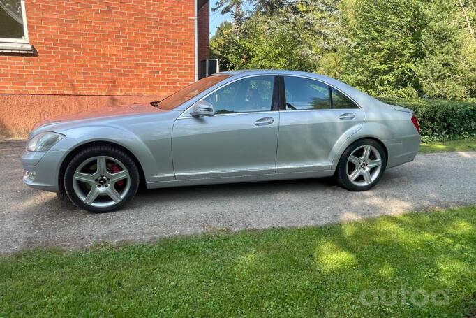 Mercedes-Benz S-Class W221 Sedan