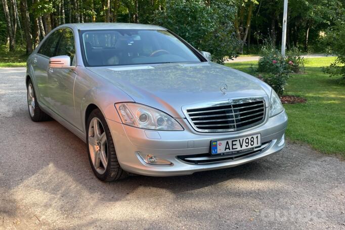 Mercedes-Benz S-Class W221 Sedan