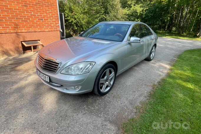 Mercedes-Benz S-Class W221 Sedan