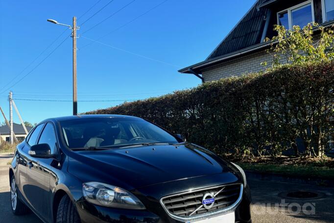 Volvo V40 2 generation Hatchback 5-doors