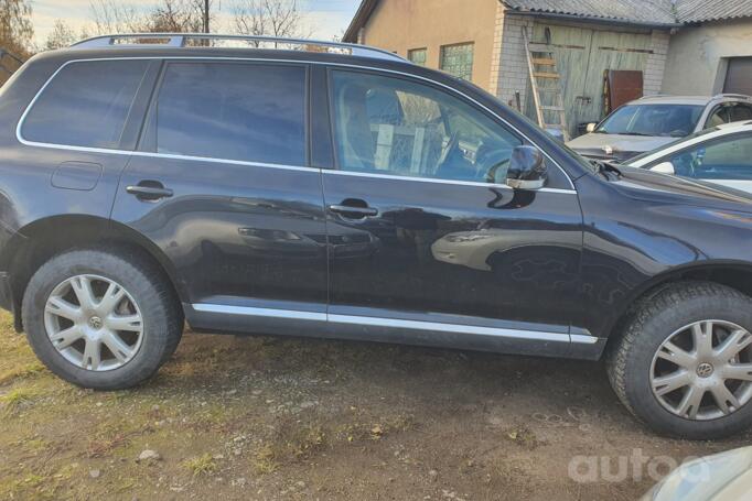 Volkswagen Touareg 1 generation Crossover