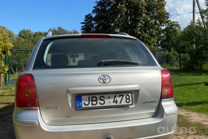 Toyota Avensis 2 generation Liftback