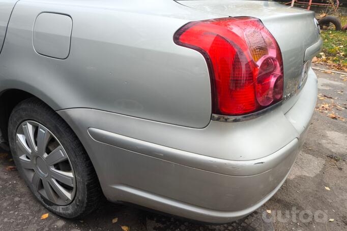 Toyota Avensis 2 generation Liftback