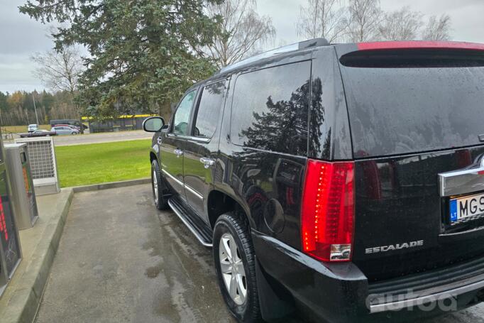 Cadillac Escalade 3 generation SUV