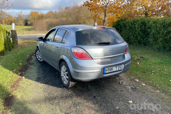 Opel Astra H Hatchback