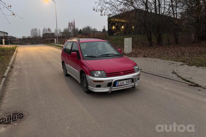 Mitsubishi Space Runner 2 generation Minivan