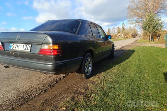 Mercedes-Benz W124 1 generation