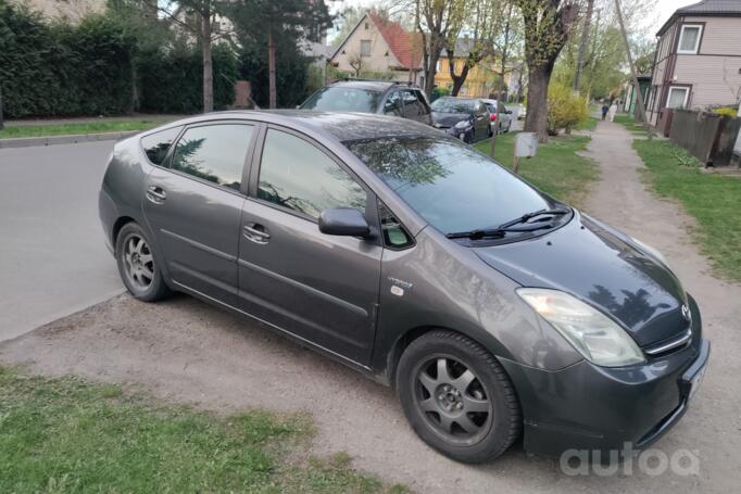 Toyota Prius 2 generation [restyling] (XW20)