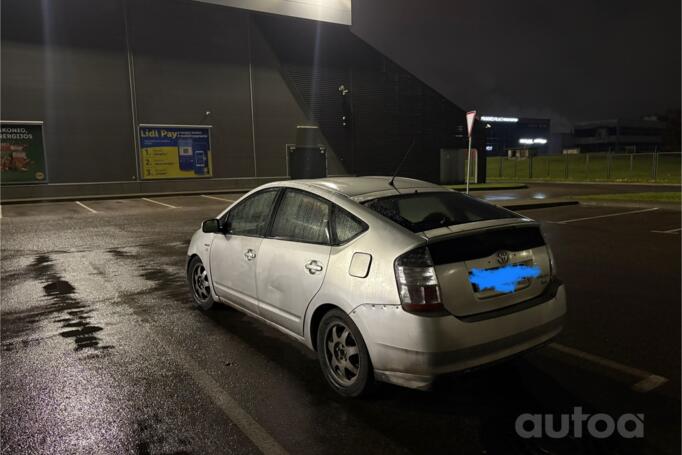 Toyota Prius 2 generation [restyling] (XW20)