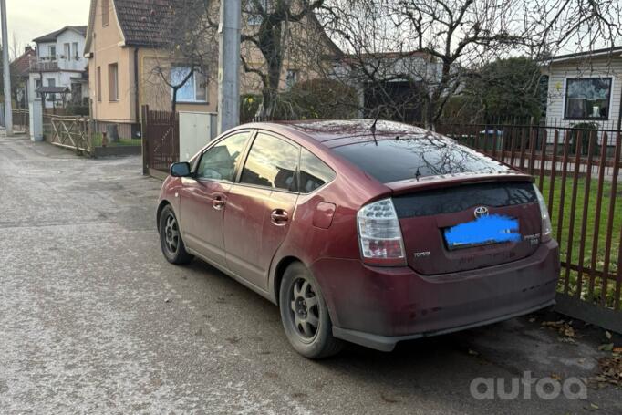 Toyota Prius 2 generation [restyling] (XW20)