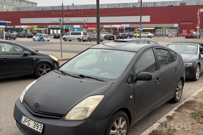 Toyota Prius 2 generation [restyling] (XW20)