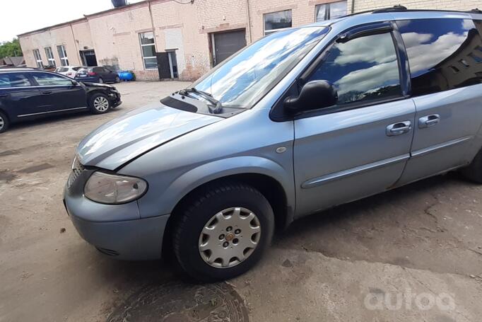 Chrysler Voyager 4 generation Grand minivan 5-doors