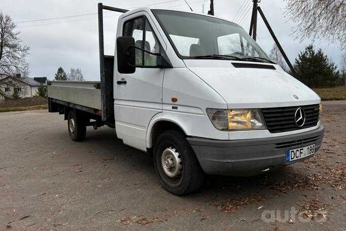 Mercedes-Benz Sprinter First generation