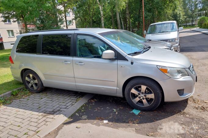 Volkswagen Routan 1 generation Minivan