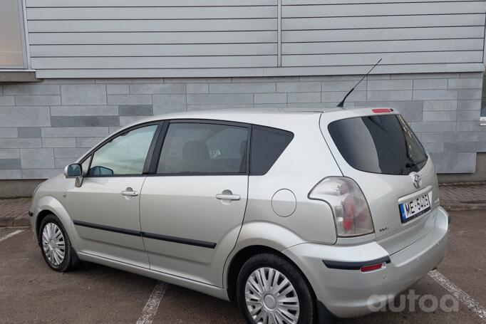 Toyota Corolla Verso 1 generation Minivan