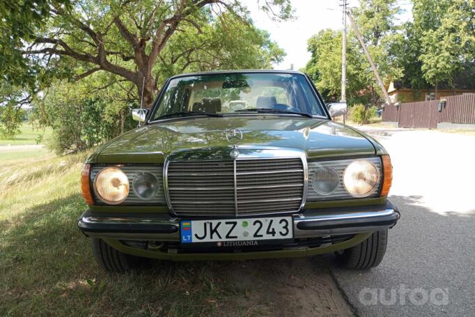 Mercedes-Benz W123 1 generation