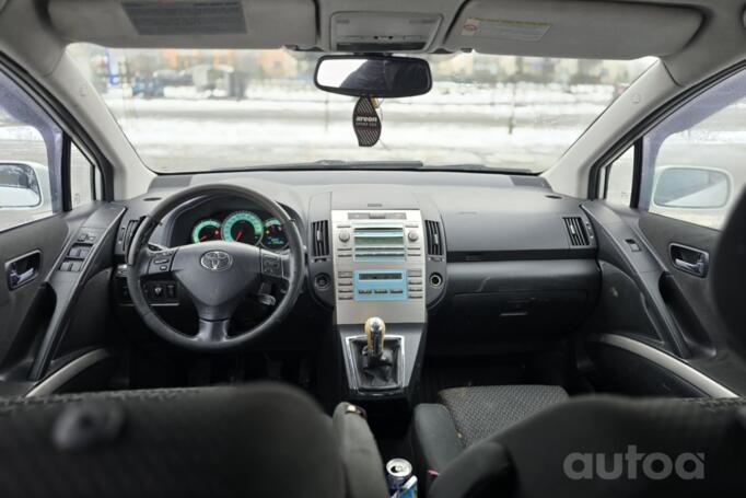 Toyota Corolla Verso 1 generation [restyling] -2 generation