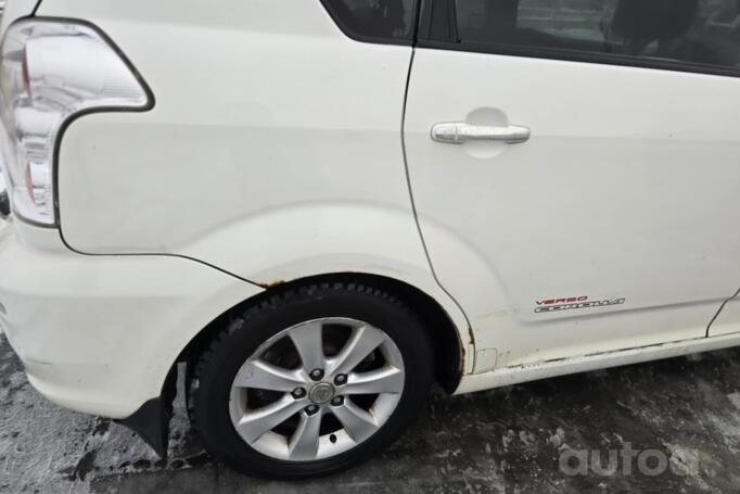 Toyota Corolla Verso 1 generation [restyling] -2 generation