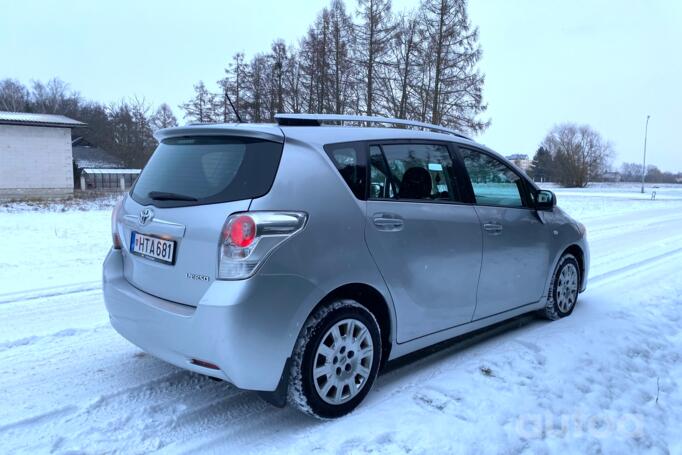 Toyota Verso 1 generation Minivan