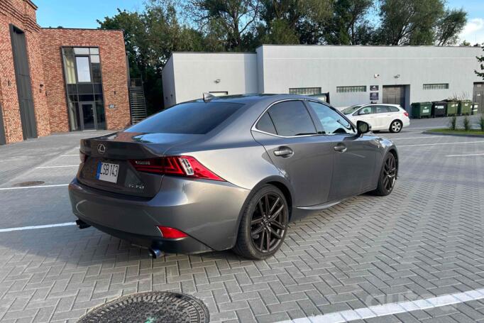 Lexus IS