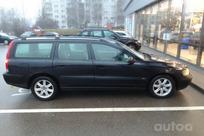 Volvo V70 2 generation wagon