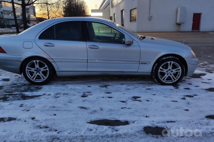 Mercedes-Benz C-Class W203/S203/CL203 Sedan