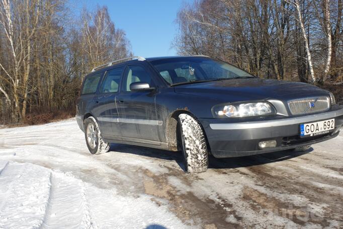 Volvo V70 2 generation wagon