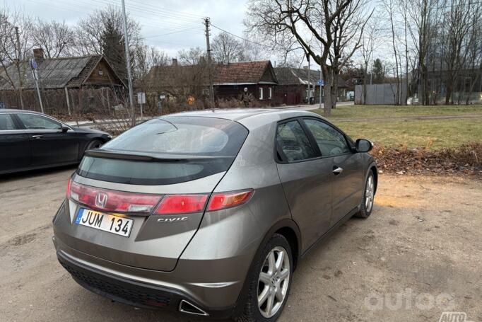 Honda Civic 8 generation Hatchback 5-doors