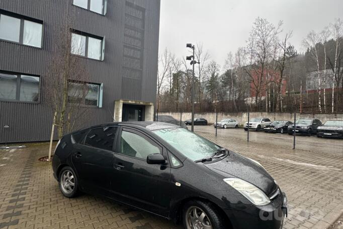 Toyota Prius 2 generation [restyling] (XW20)