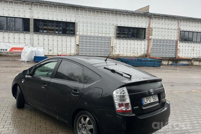 Toyota Prius 2 generation [restyling] (XW20)