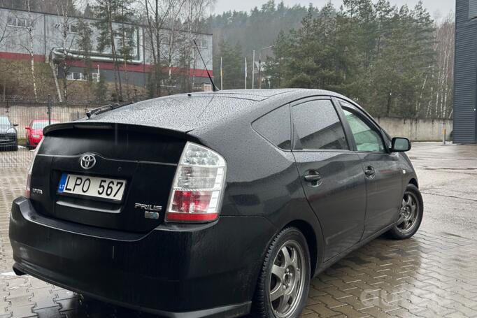 Toyota Prius 2 generation [restyling] (XW20)