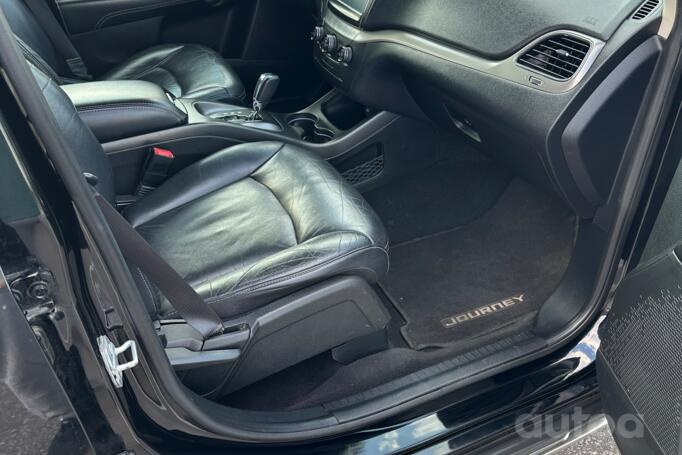 Dodge Journey 1 generation [restyling] Crossover