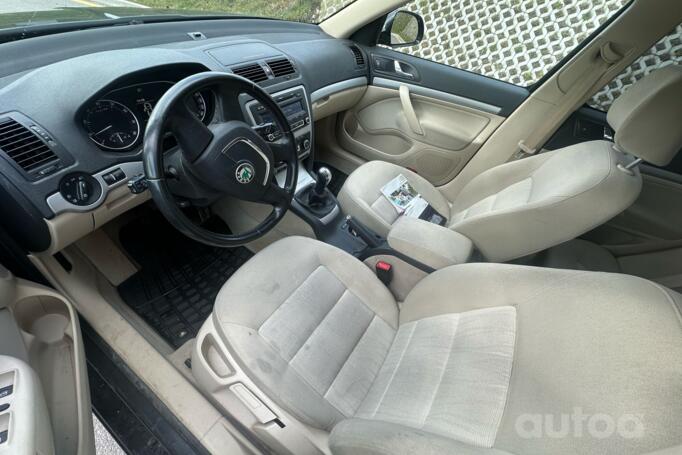 Skoda Octavia 2 generation Combi wagon 5-doors