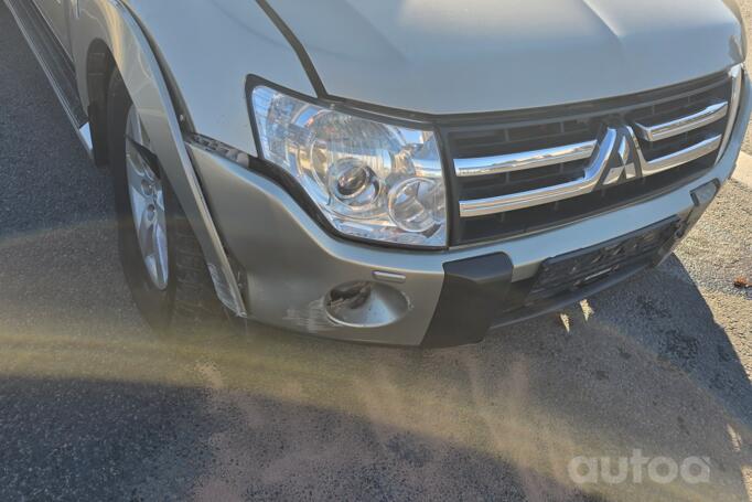 Mitsubishi Pajero 4 generation SUV 5-doors