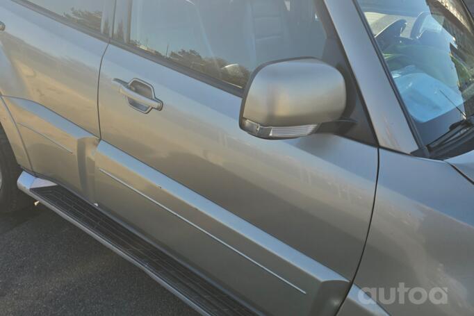 Mitsubishi Pajero 4 generation SUV 5-doors