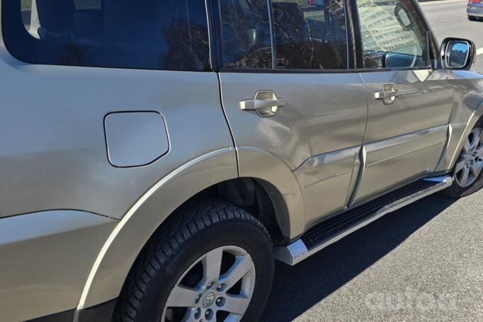 Mitsubishi Pajero 4 generation SUV 5-doors