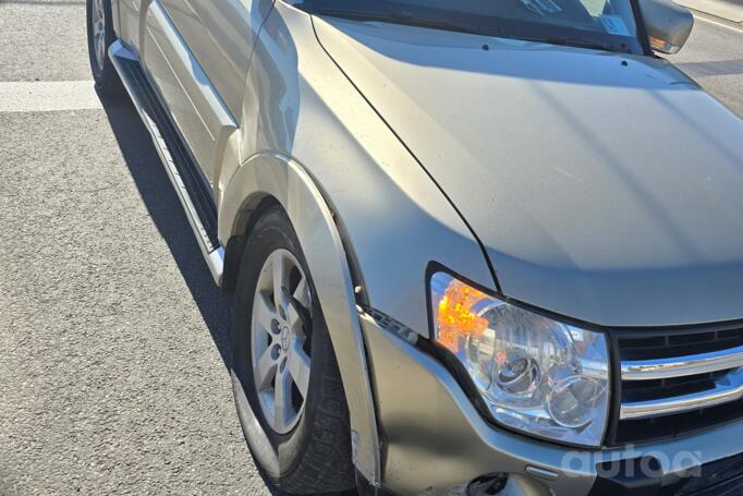 Mitsubishi Pajero 4 generation SUV 5-doors