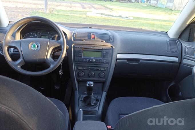 Skoda Octavia 2 generation Combi wagon 5-doors