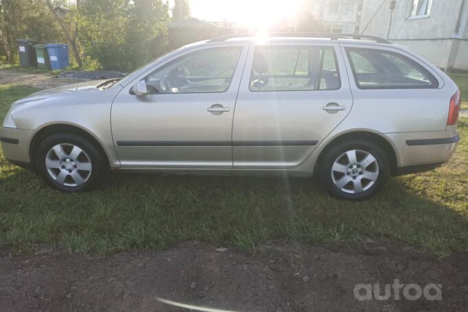 Skoda Octavia 2 generation Combi wagon 5-doors