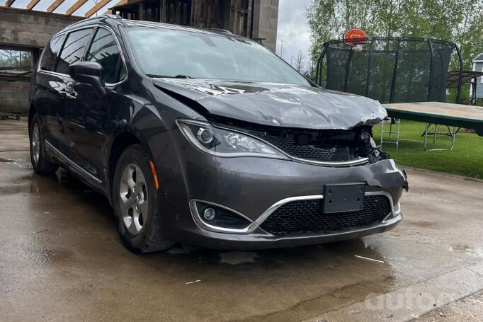 Chrysler Pacifica 2 generation Minivan