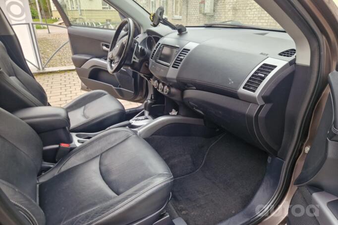 Mitsubishi Outlander 2 generation [restyling]