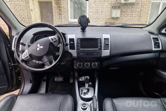Mitsubishi Outlander 2 generation [restyling]