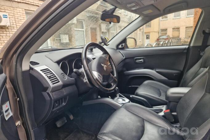 Mitsubishi Outlander 2 generation [restyling]
