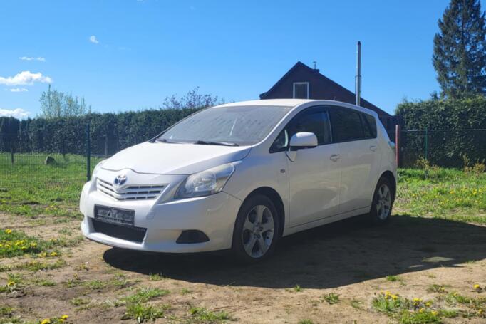 Toyota Verso 1 generation Minivan