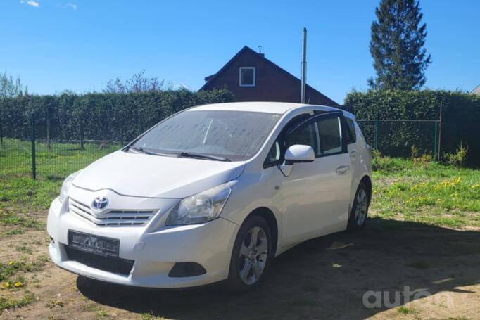 Toyota Verso 1 generation Minivan
