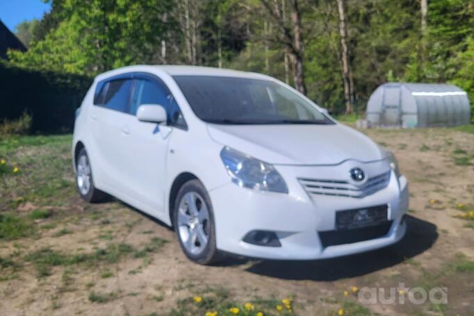 Toyota Verso 1 generation Minivan
