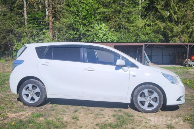 Toyota Verso 1 generation Minivan